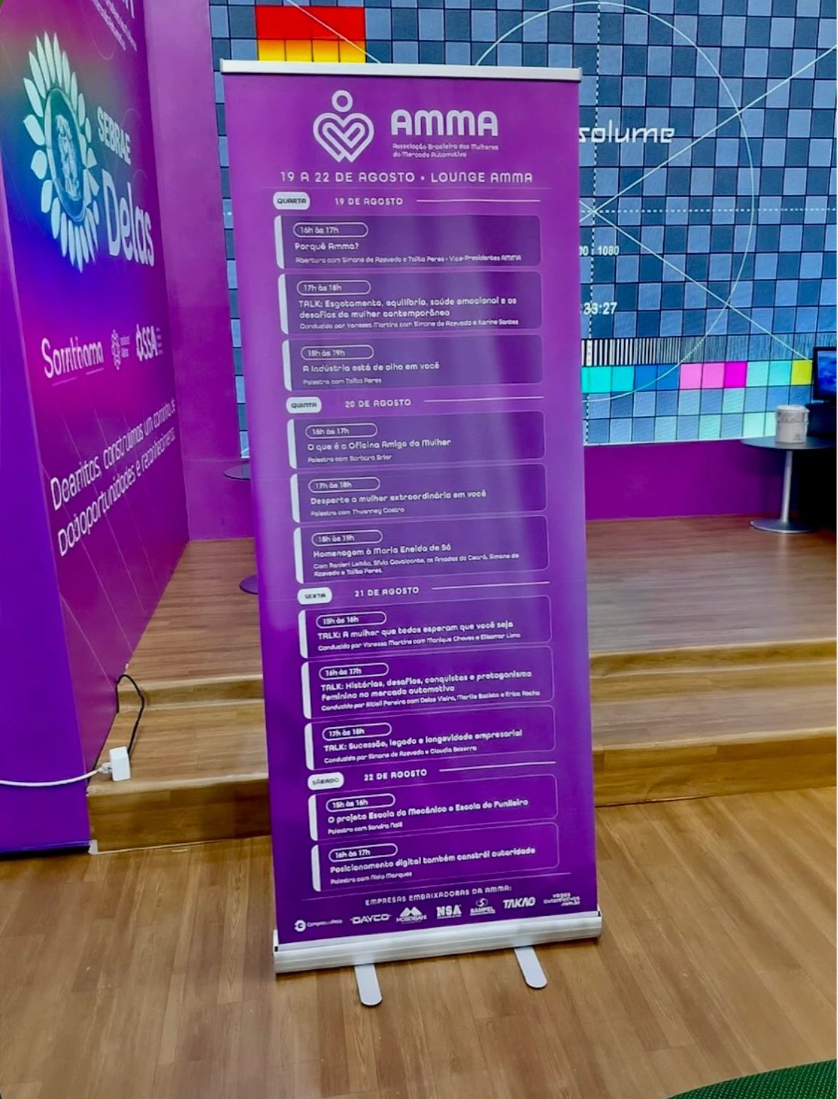Roll-up da programação do Lounge AMMA produzido pela Fábrica de Ideias